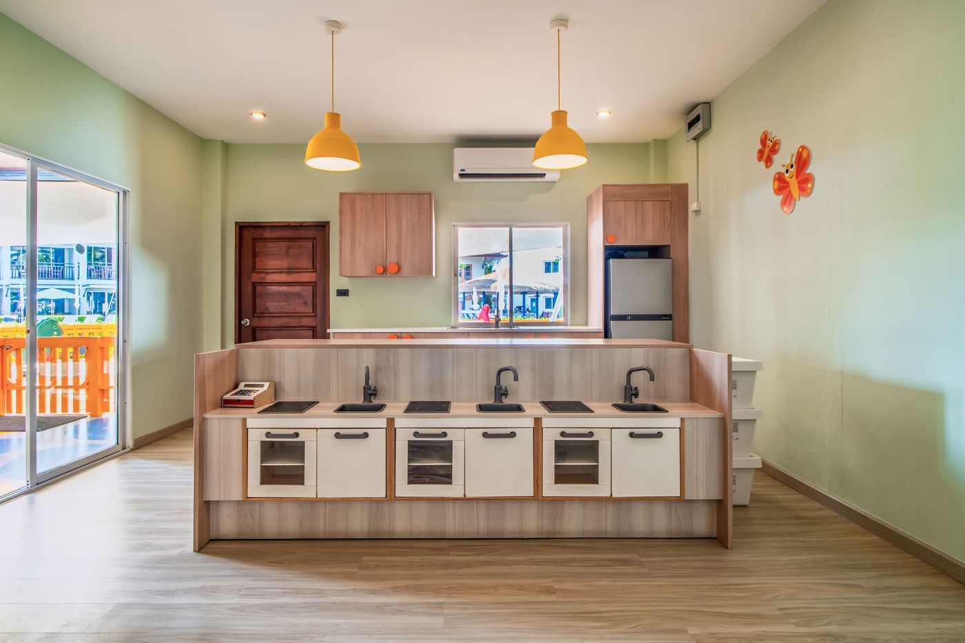 Sunwing-Bangtao-Beach-Sports-and-Entertainment-57