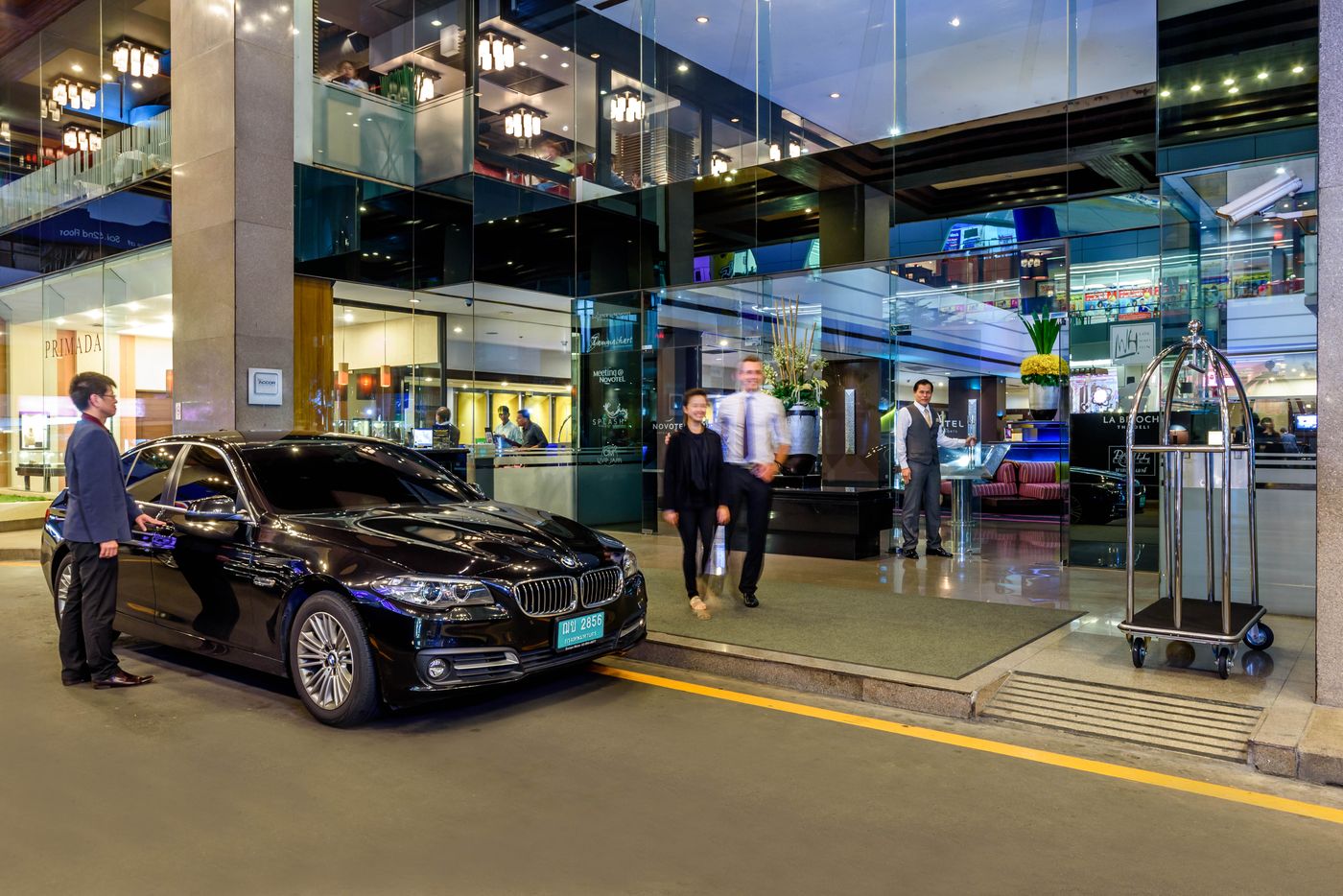 Novotel-Bangkok-on-Siam-Square-Lobby-2