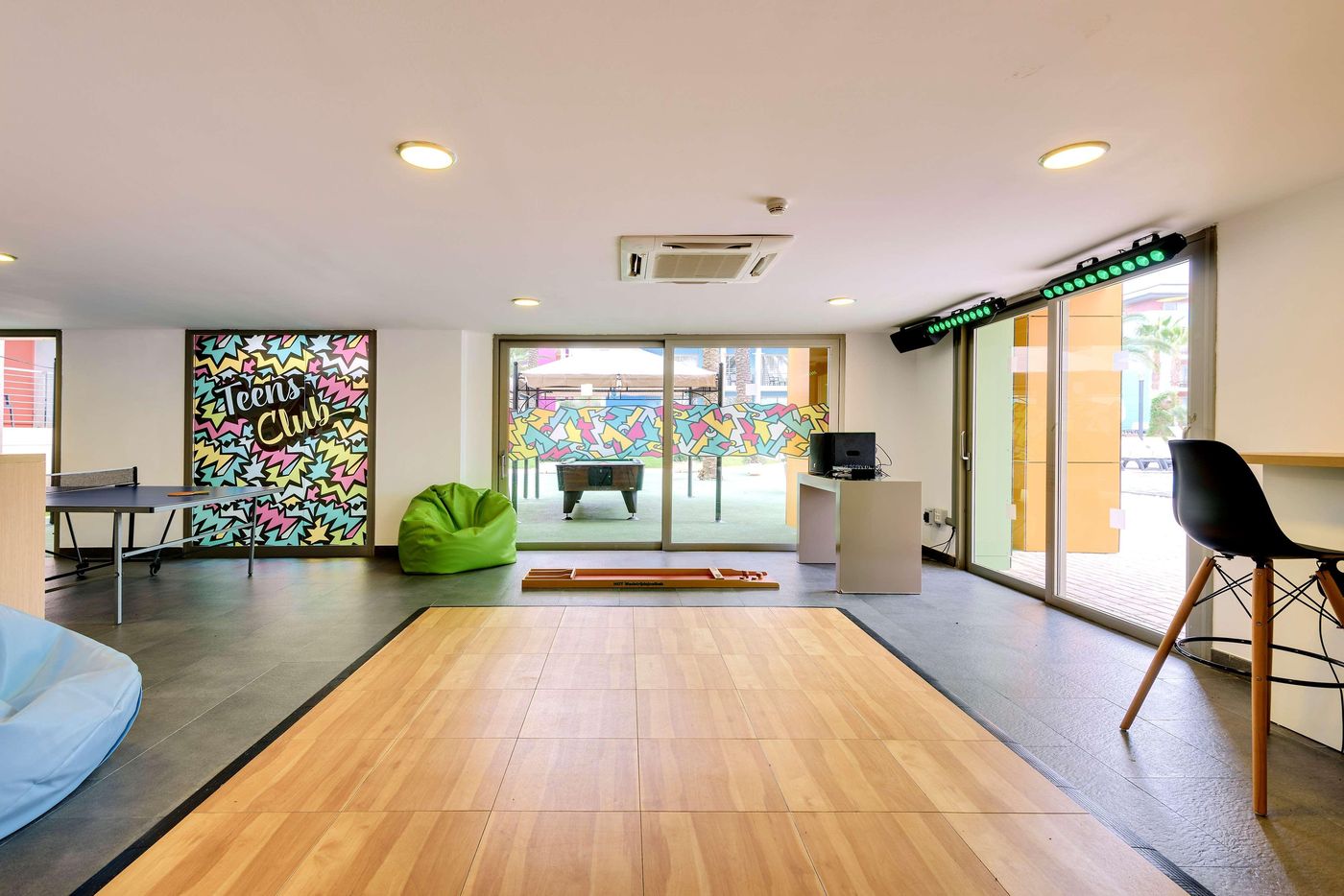 Occidental-Menorca-Sports-and-Entertainment-59