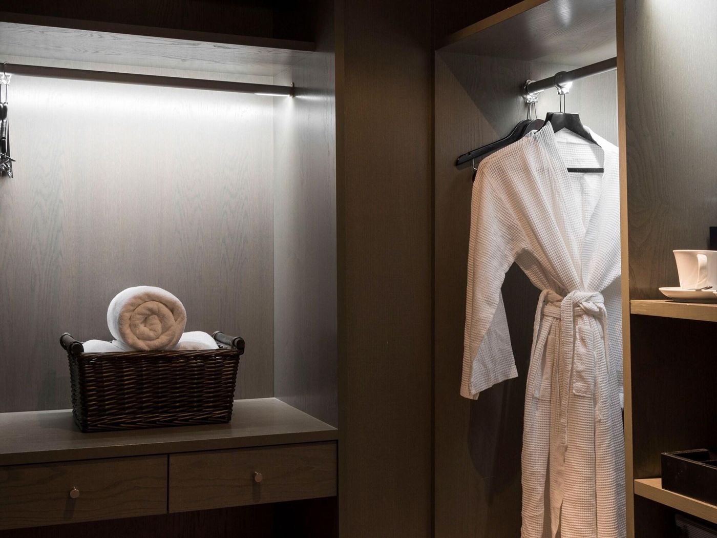 Dakota Eurocentral-United Kingdom-Motherwell-Room-10