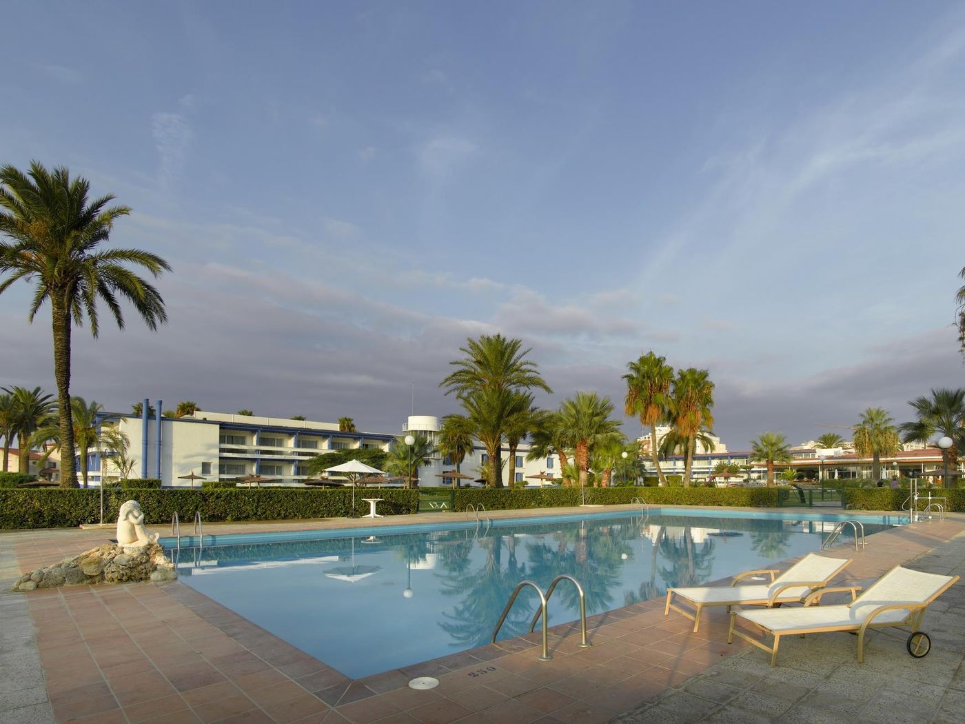 Parador-de-Benicarlo-Pool-2