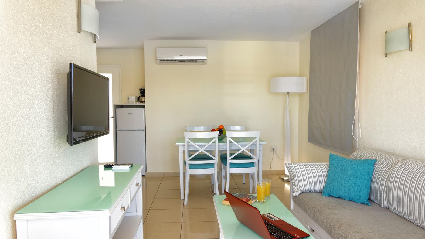 Apartamentos-Cocoteros-Room-40