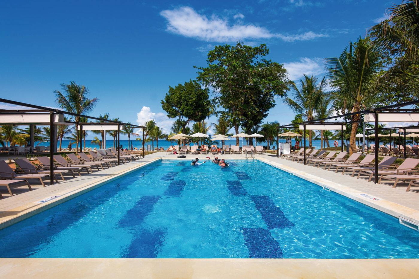 Riu-Palace-Tropical-Bay-All-Inclusive-Pool-2