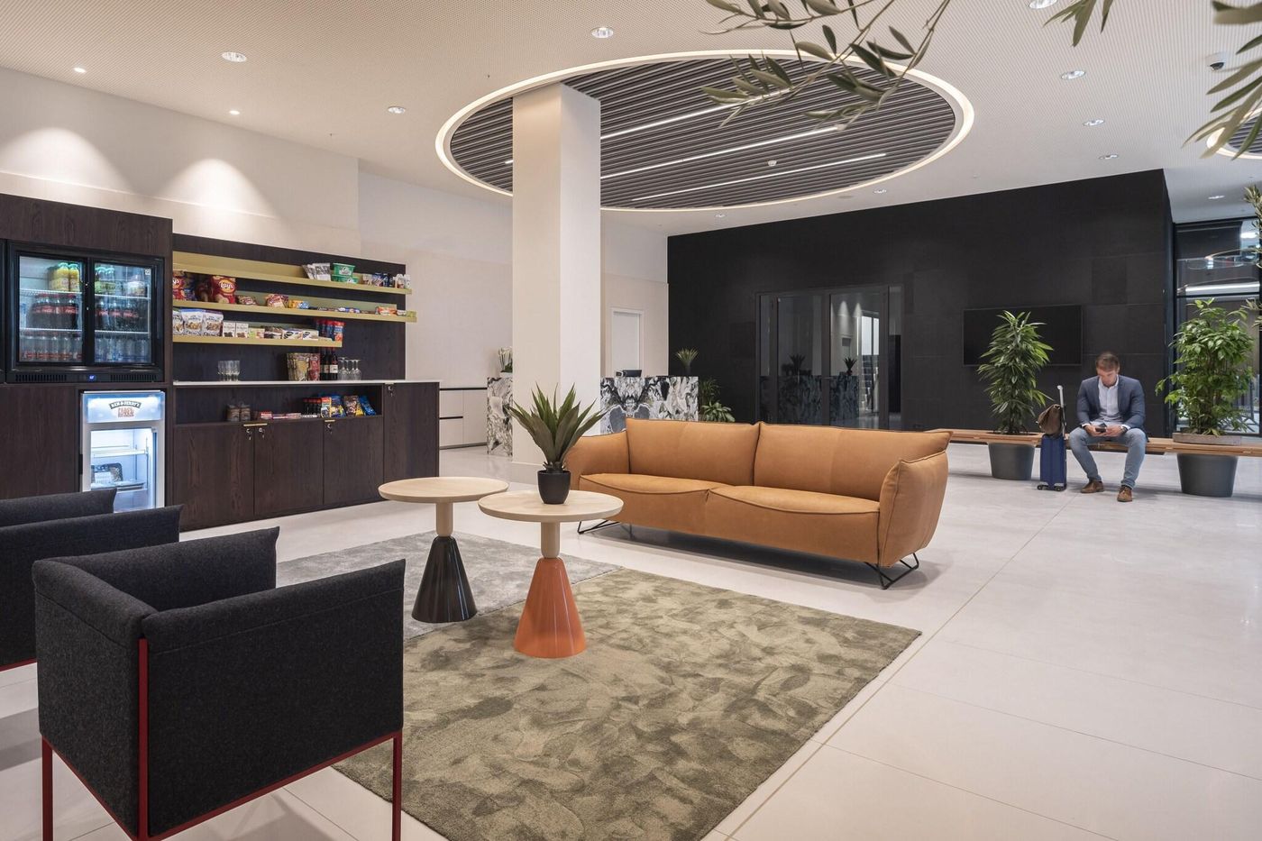 Premier-Suites-Plus-Amsterdam-Lobby-2