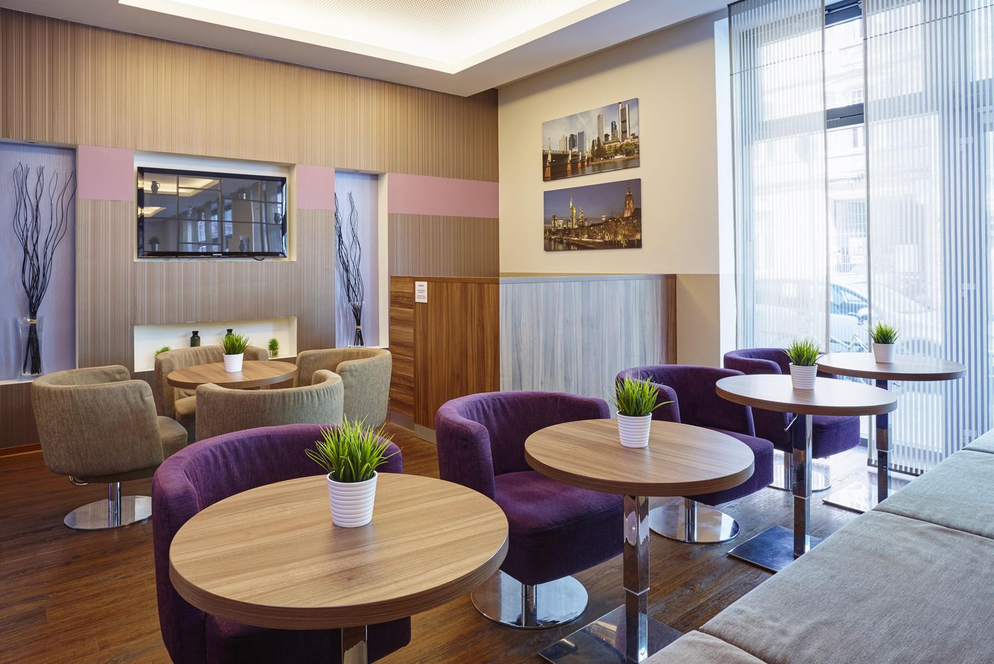 Premier Inn Frankfurt City Centre - Germany - Frankfurt - Lobby - 2