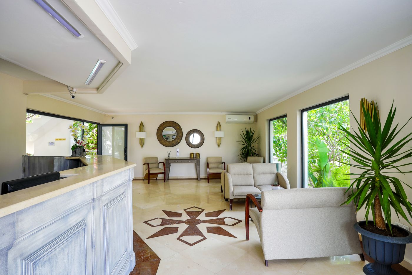 Moonshine-Hotel---Suites-Lobby-23