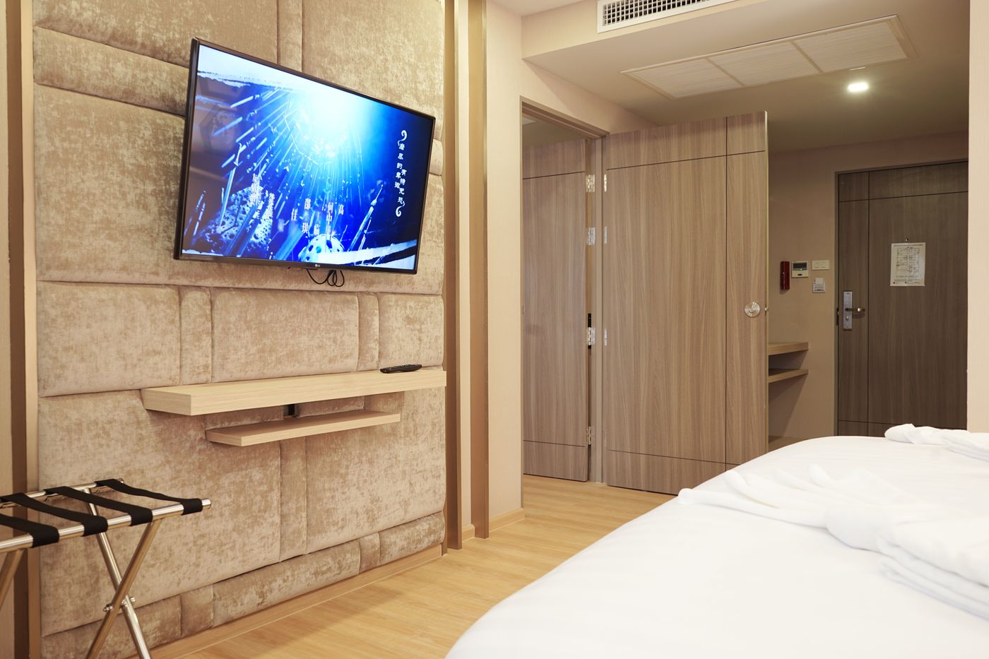 De-Prime-Rangnam-Hotel-Room-16