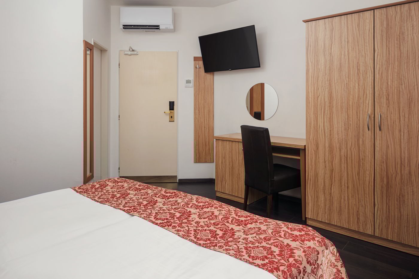 Superior-Hotel-Room-24