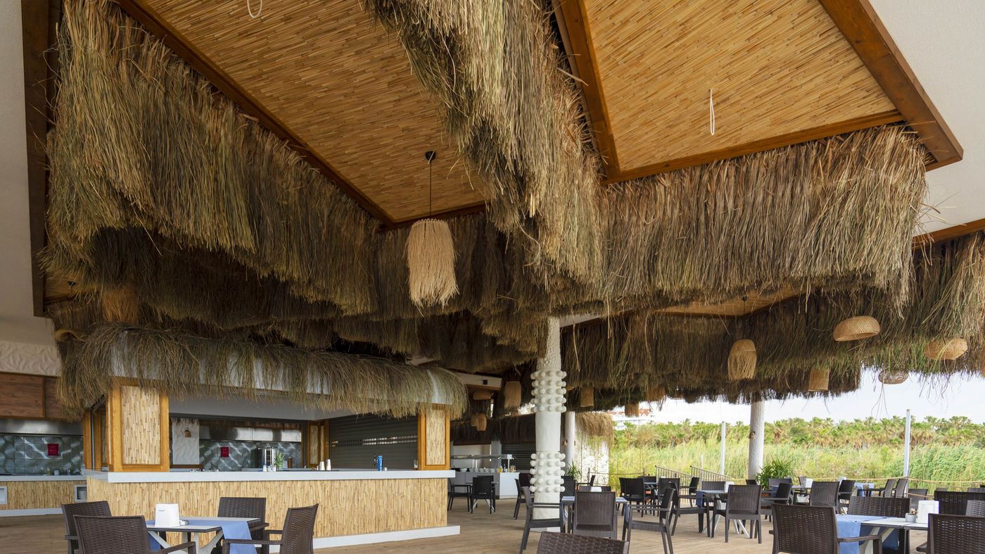 Side-Crown-Sunshine-Beach-43