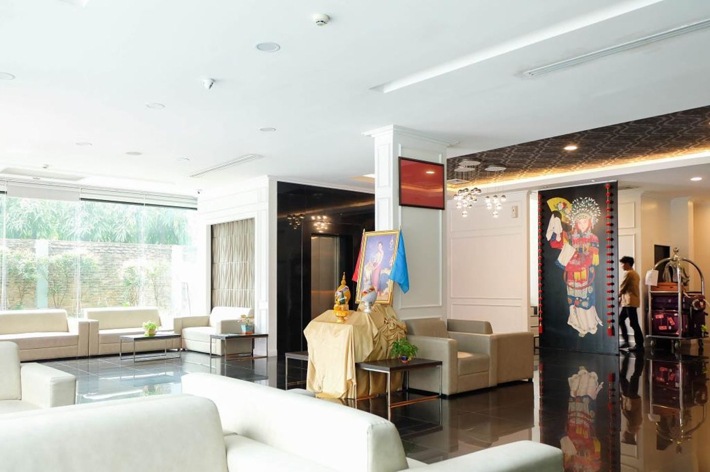 Picnic-Hotel-Lobby-4