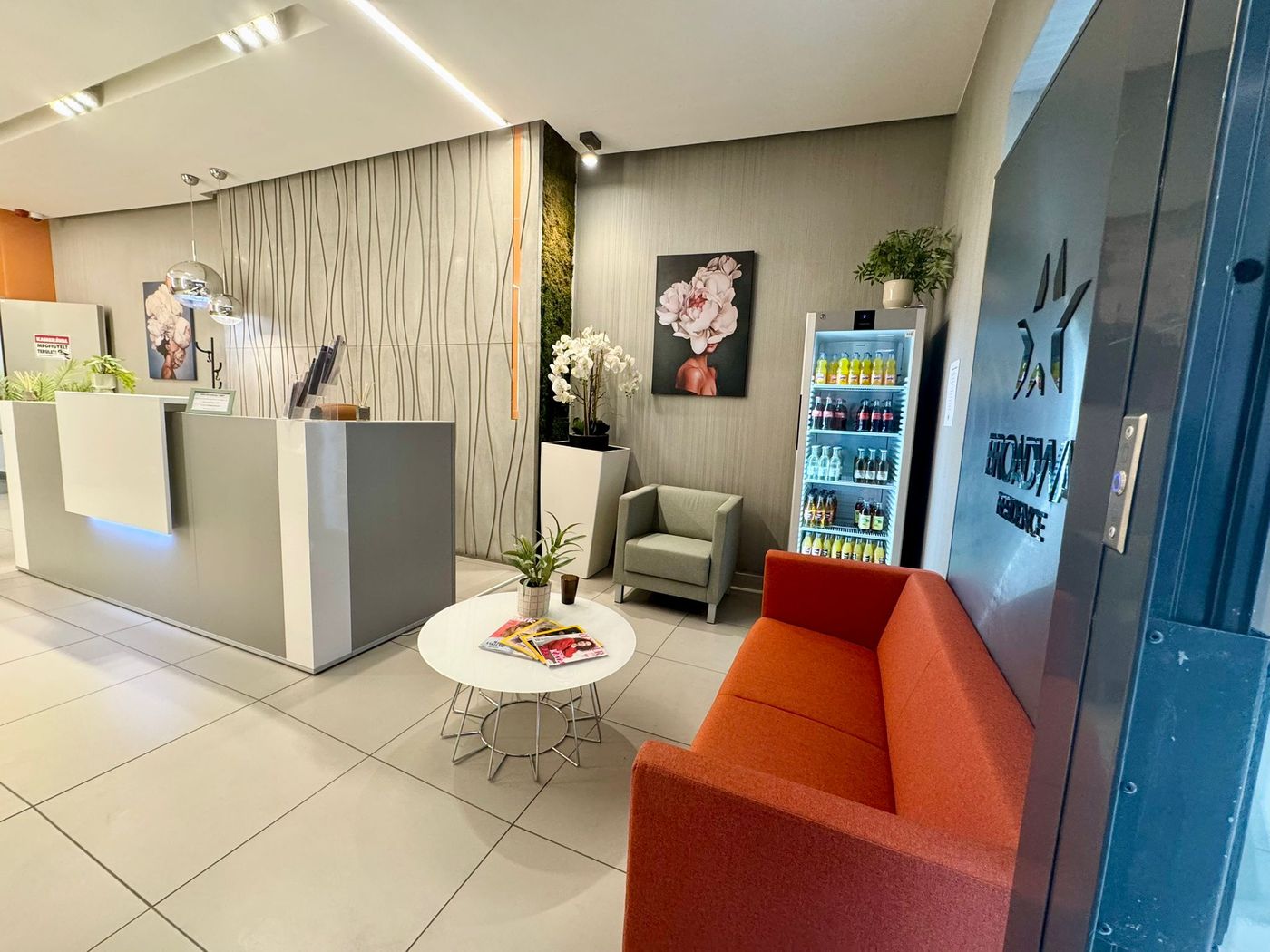 Vagabond-Broadway-Lobby-3