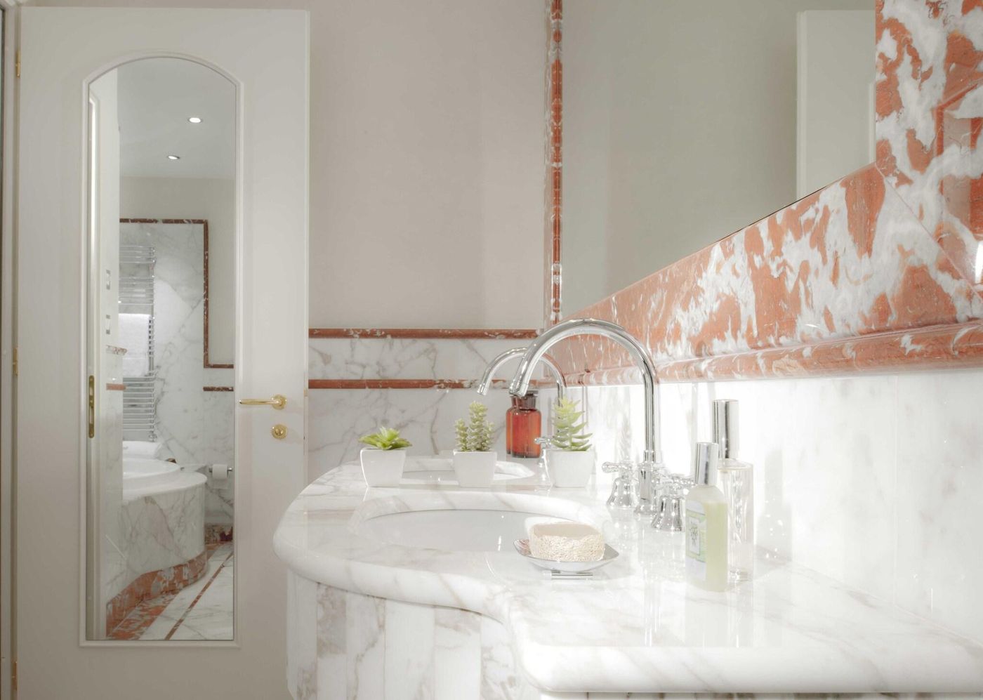 Golden-Tower-Hotel---Spa-Room-78