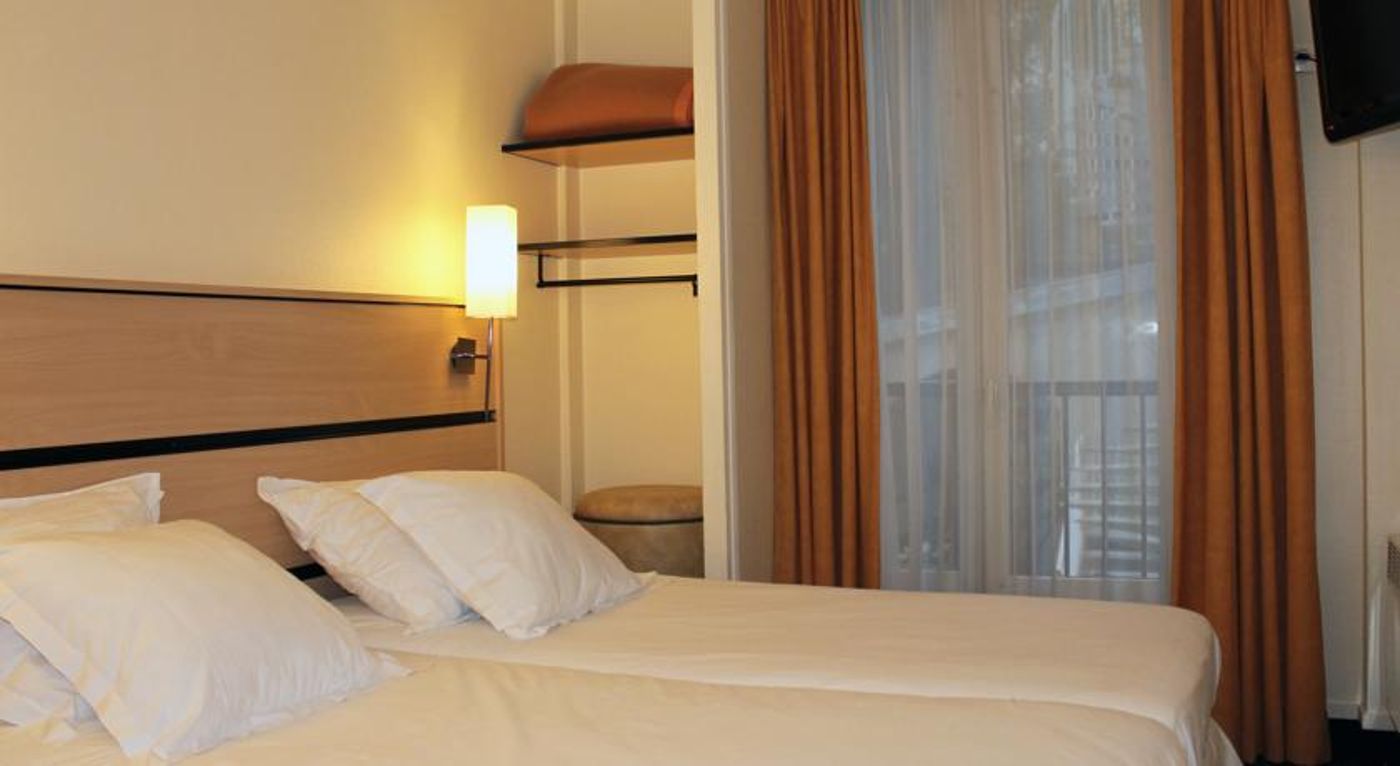 New-Hotel-Saint-Lazare-Room-3