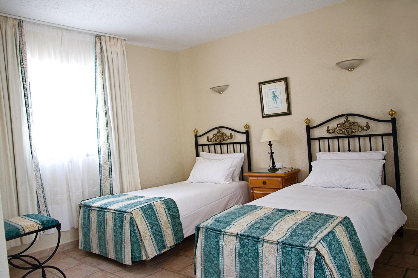 Pueblo-Evita-Club-Room-17