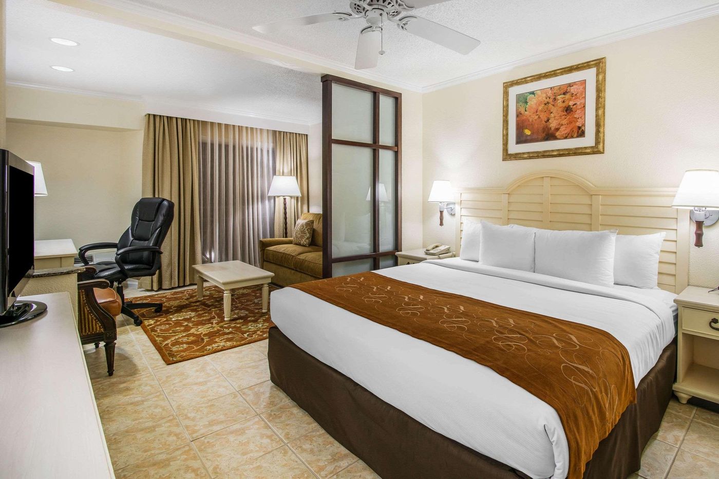 Comfort-Suites-Paradise-Island-Room-24