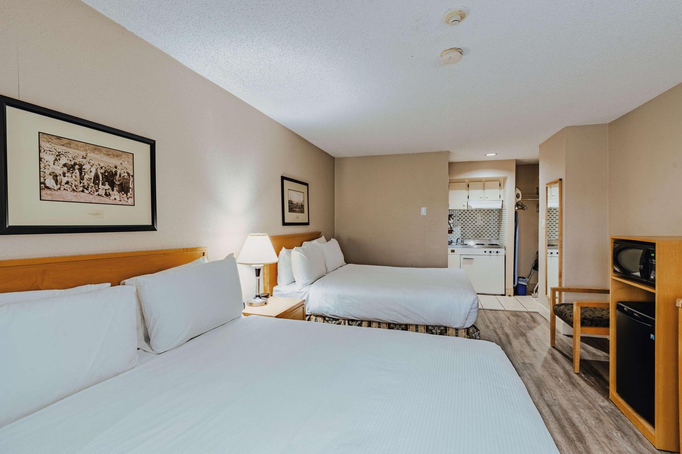 SureStay-Plus-Hotel-by-Best-Western-Coquitlam-Room-27