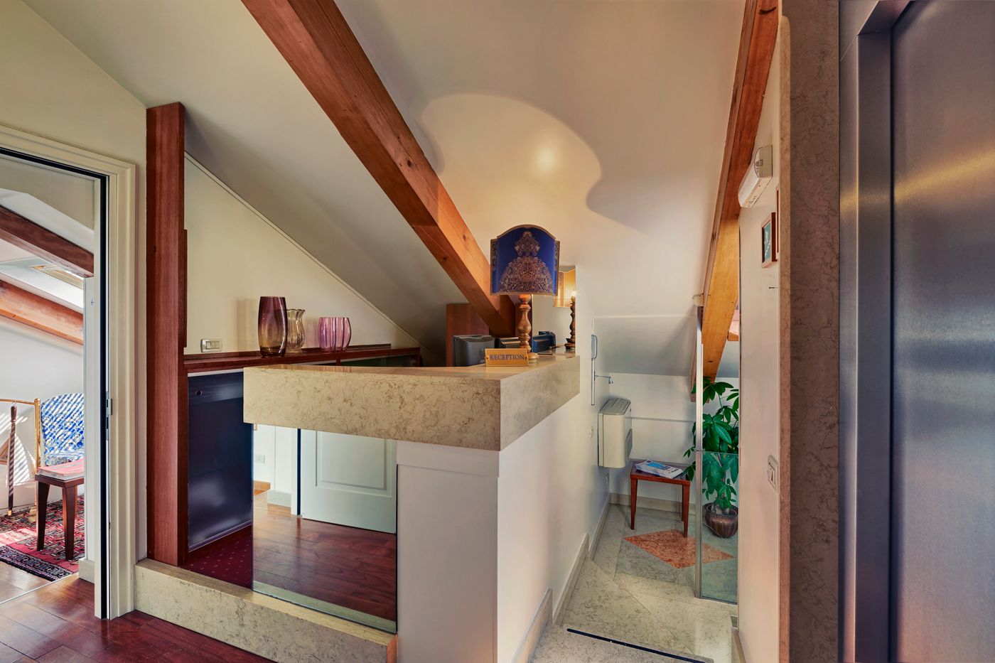 Ca--del-Campo-Lobby-1