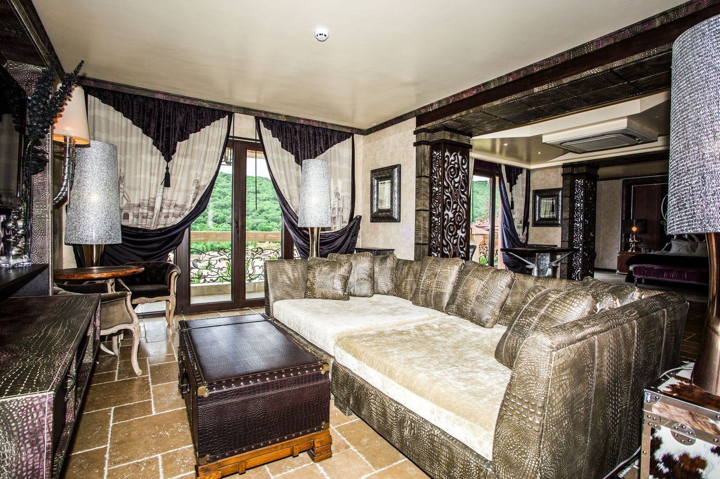 Royal-Castle-Room-53