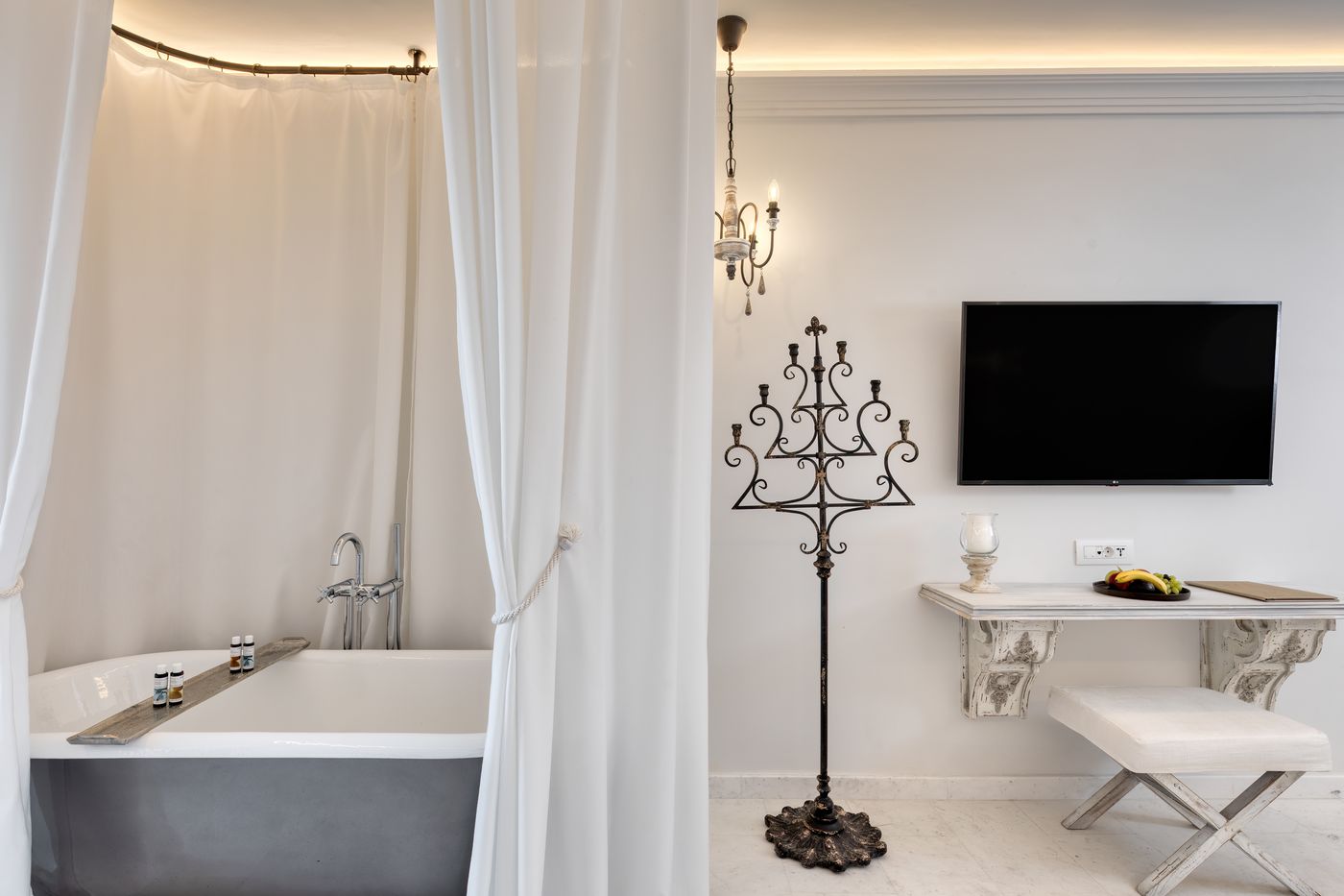 Saint-John-Hotel-Villas---Spa-Room-60