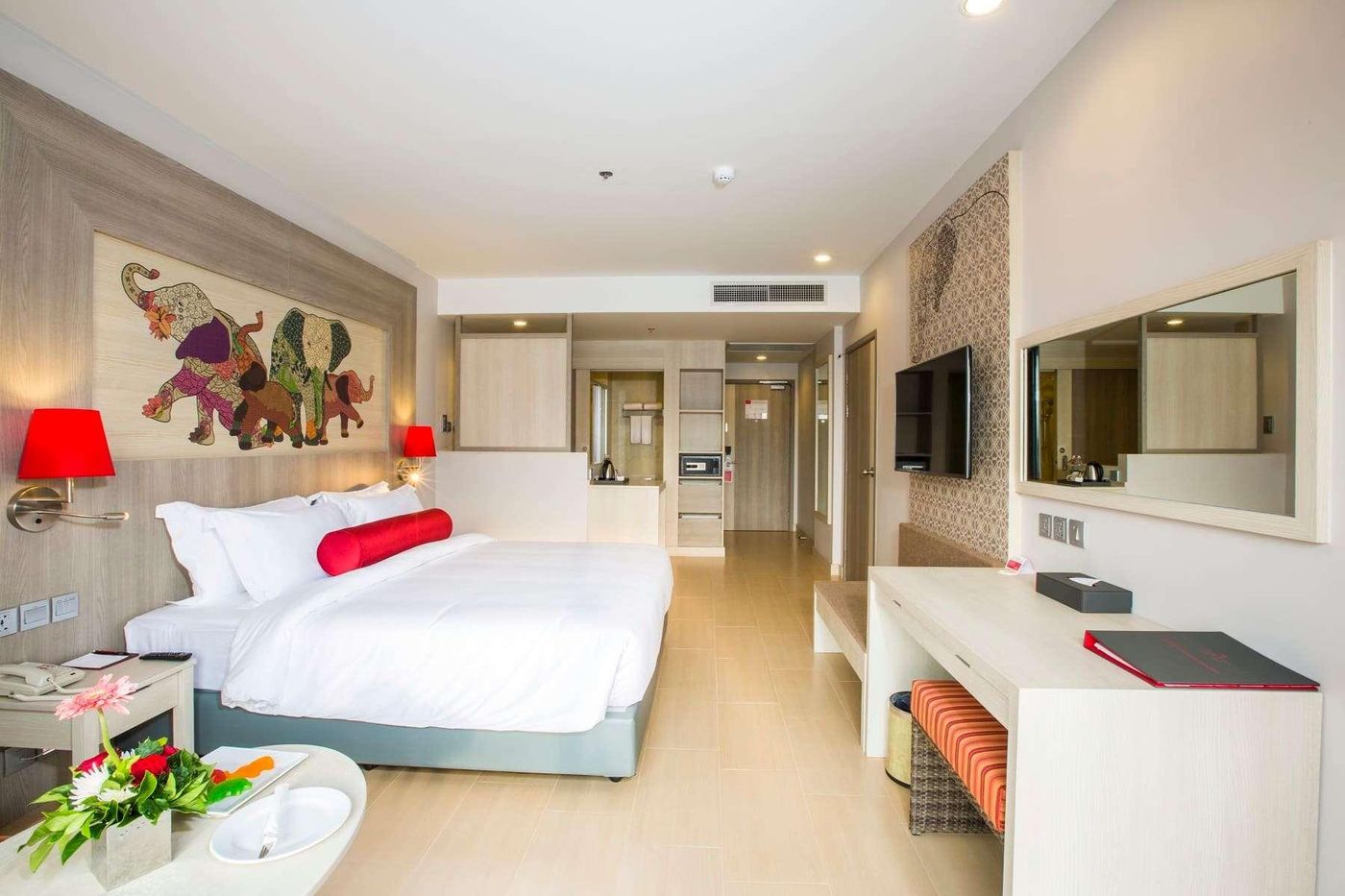 Ramada-By-Wyndham-Phuket-Deevana-Room-27