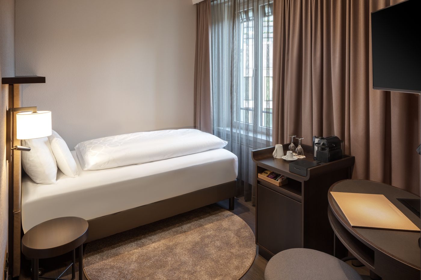 Hotel Victoria-Switzerland-Basel-Room-9