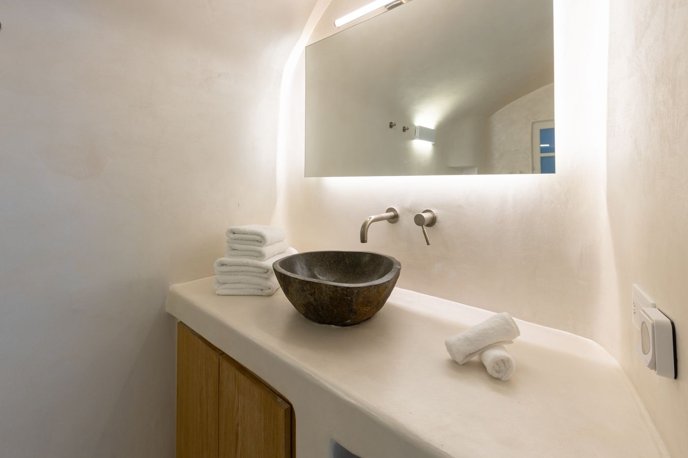 Heaven-s-Edge-Room-33