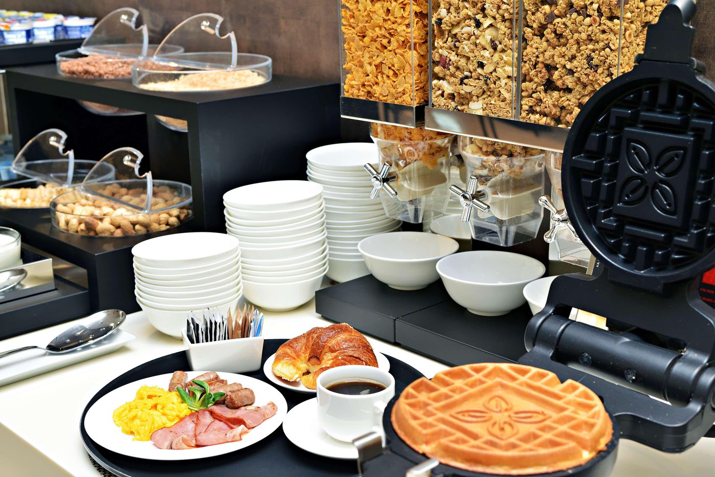 Hilton-Garden-Inn-Milan-North-Restaurant-20