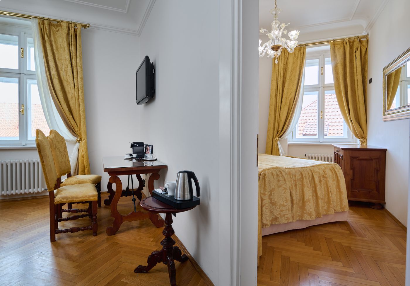 Charles-Bridge-Palace-Room-9