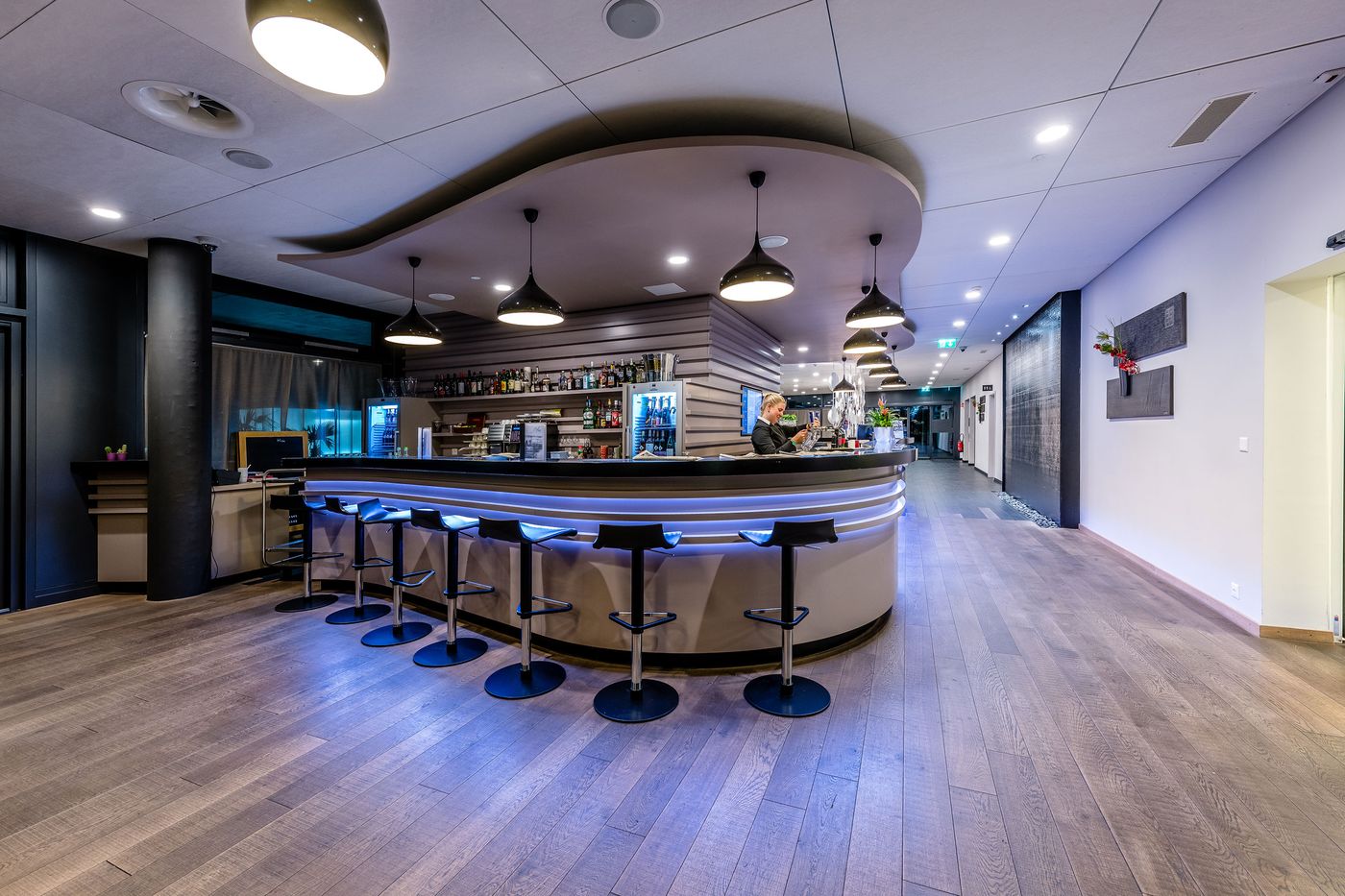 Lake-Geneva-Hotel-Bar-8