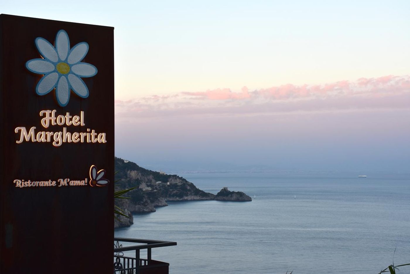 Hotel-Margherita-Lobby-8