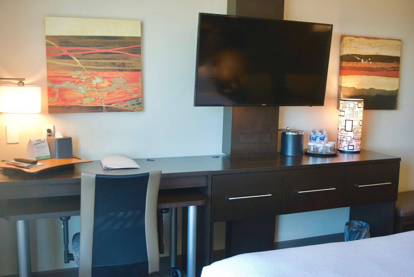 Holiday-Inn-Vancouver-Airport-Room-25