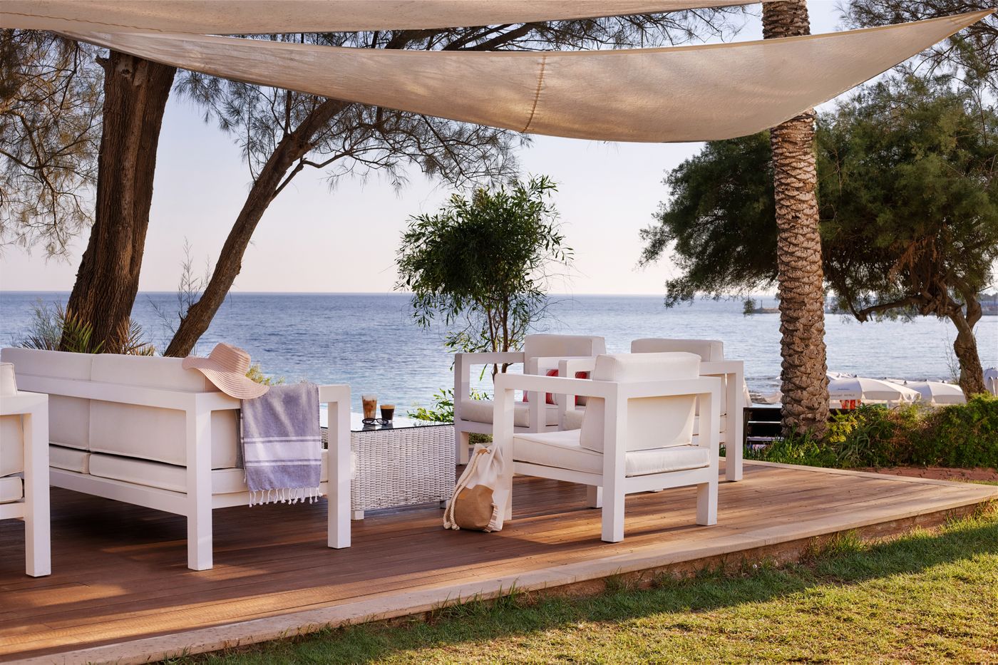 Grecian-Sands-Hotel-Terrace-64