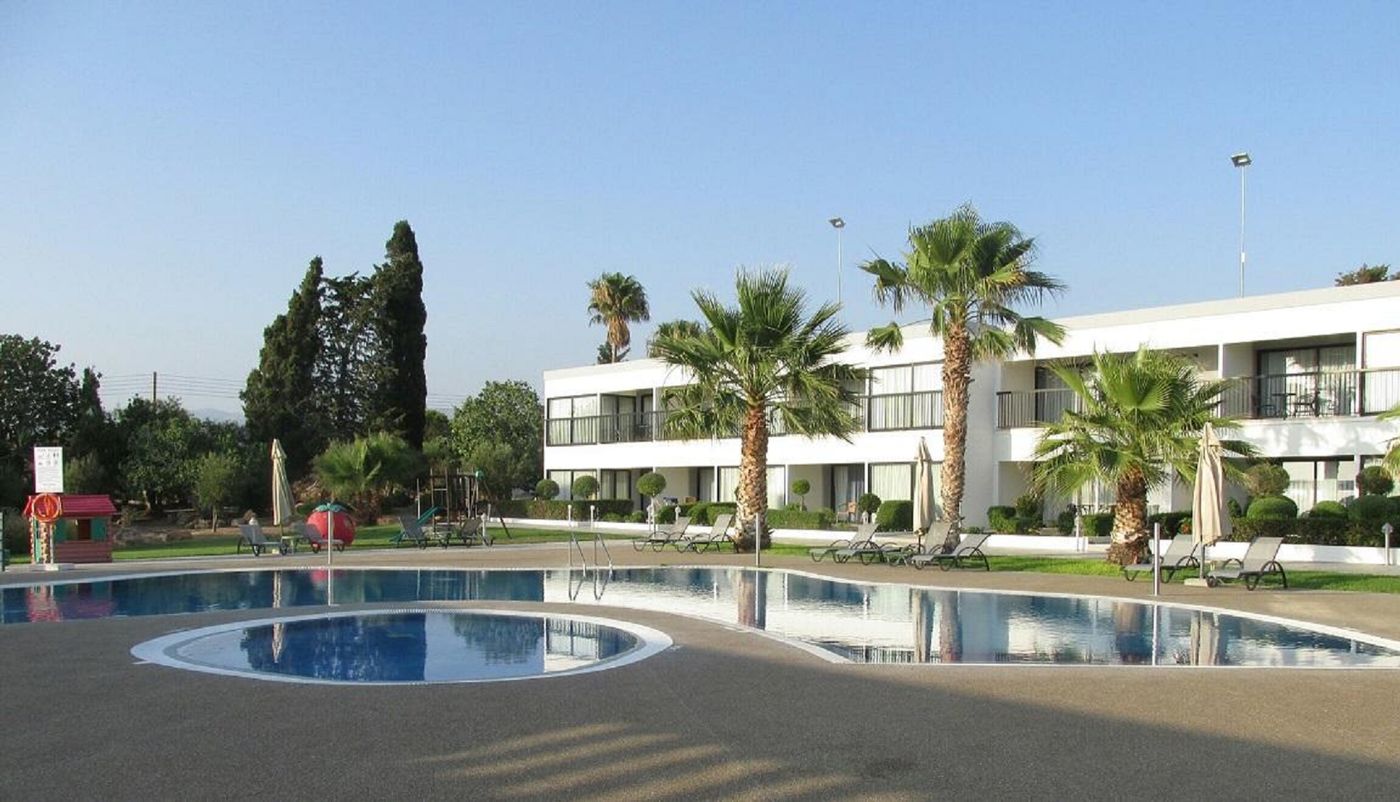 Royal-Blue-Hotel---Spa-Paphos-Pool-2