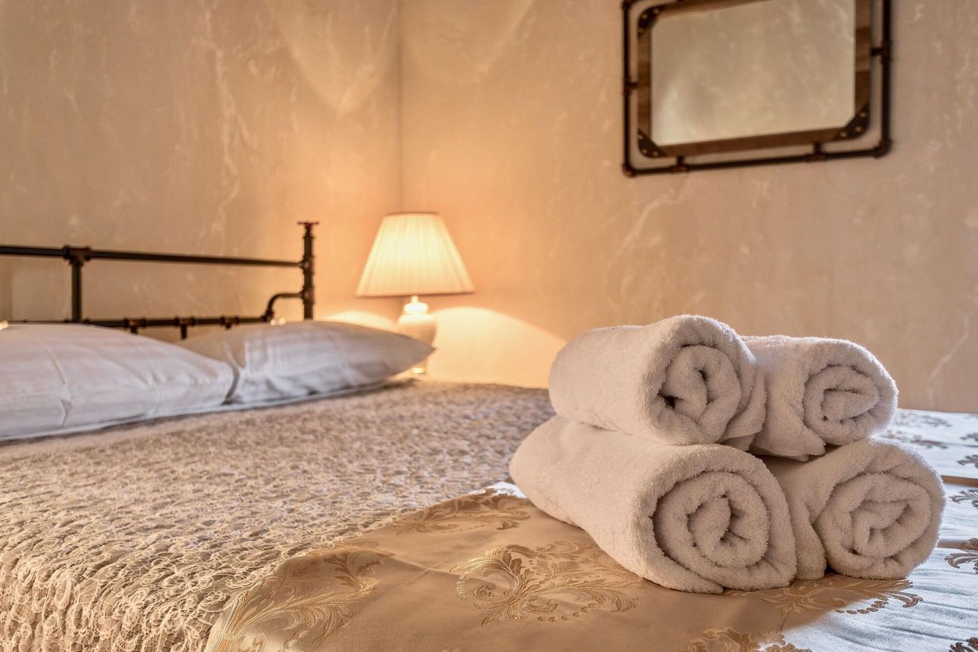 Historic-Plaza-Varos-Split-Room-33