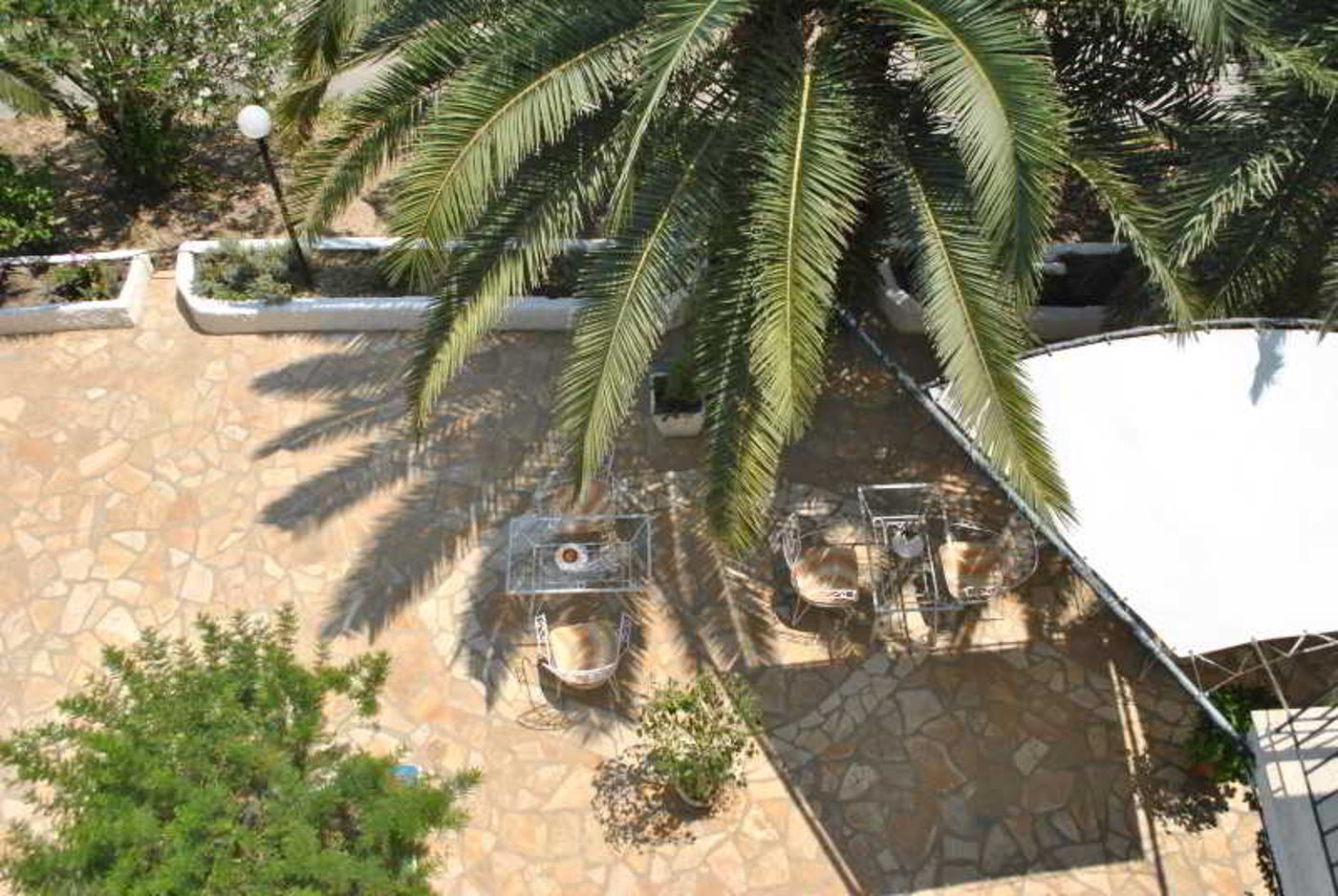 Helios-Splendid-Room-9