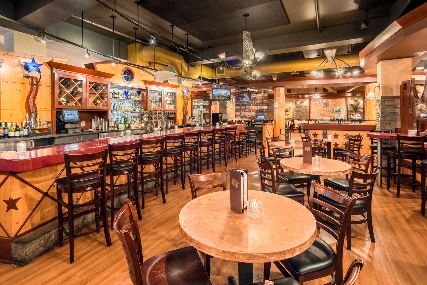 Knotts-Berry-Farm-Hotel-Bar-11