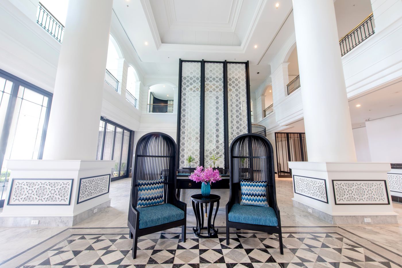 Metropole-Hotel-Phuket-Lobby-60