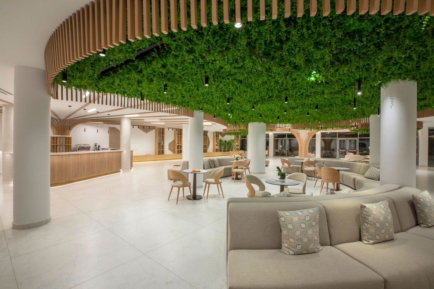 Golden-Coast-Hotel-and-Bungalows-Bar-4