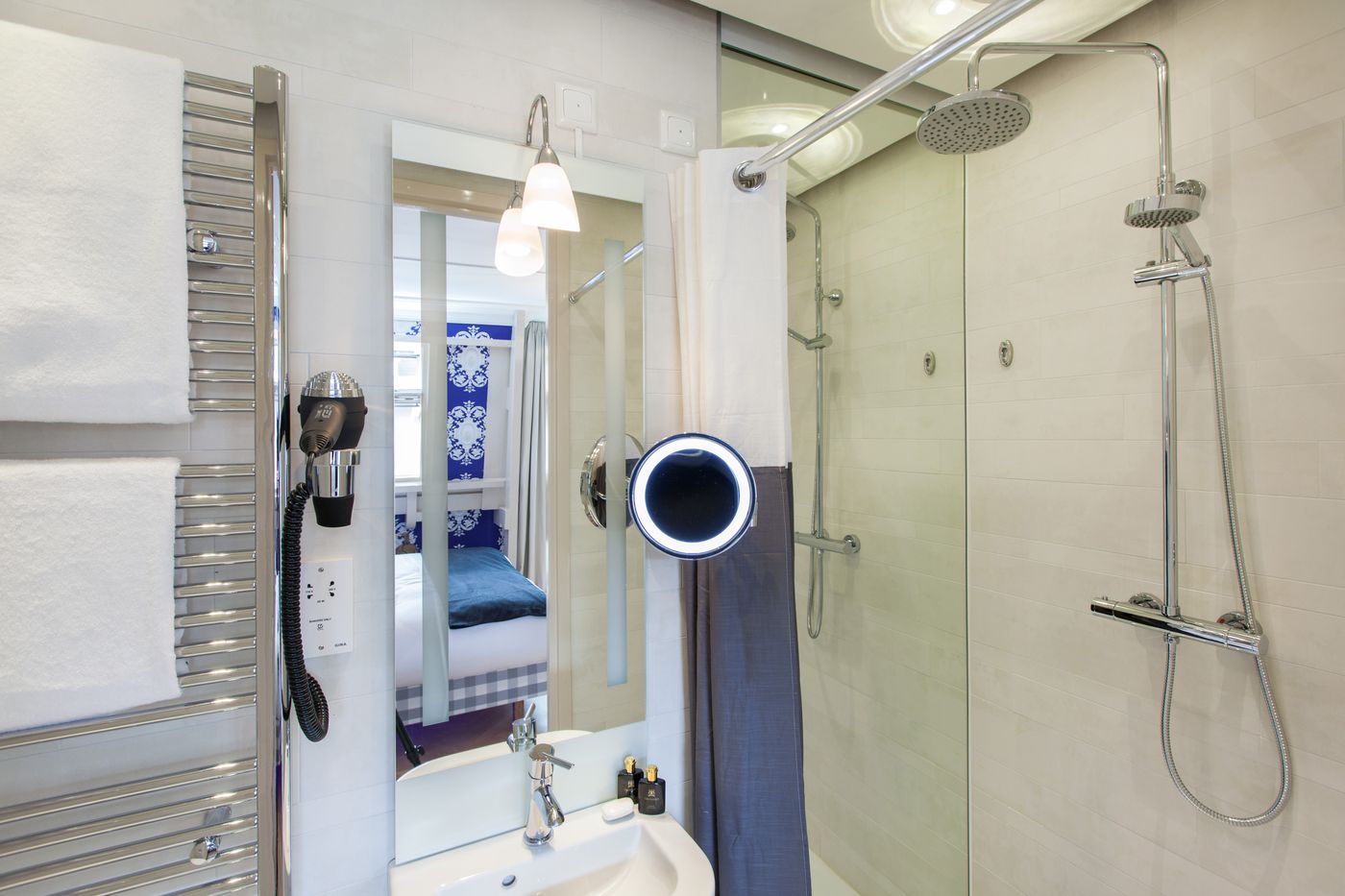 Amsterdam-Canal-Hotel-Room-36