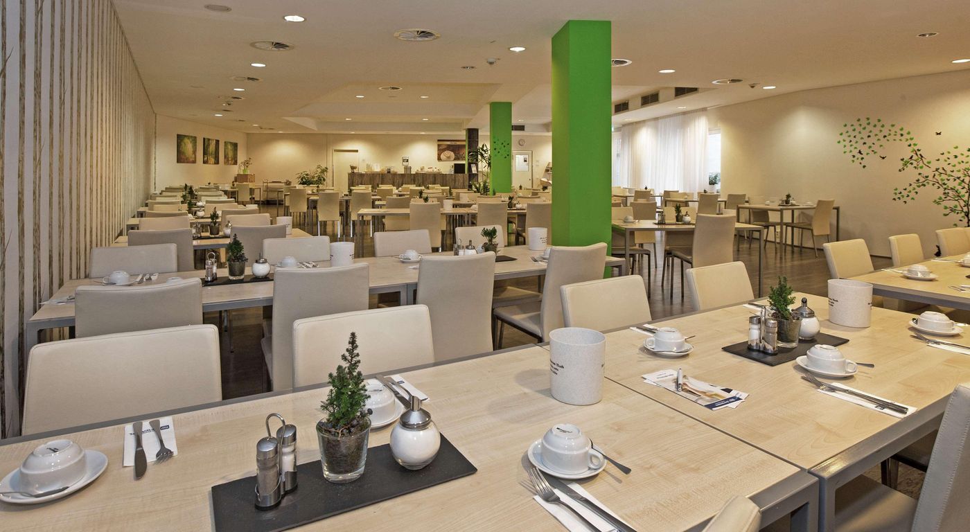 B-B-Hotel-Berlin-City-Ost-Restaurant-24