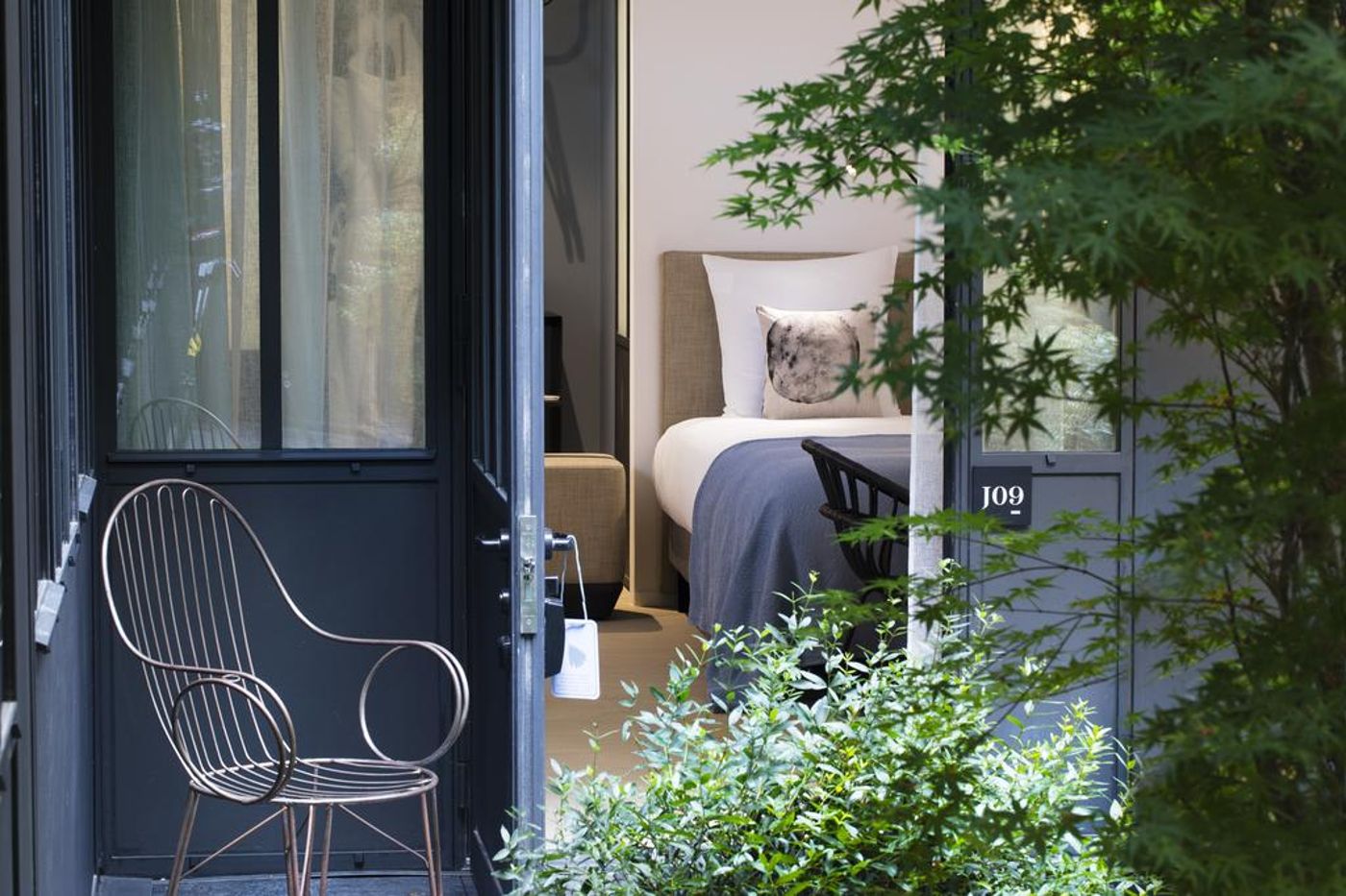 Les-Deux-Girafes-Room-2