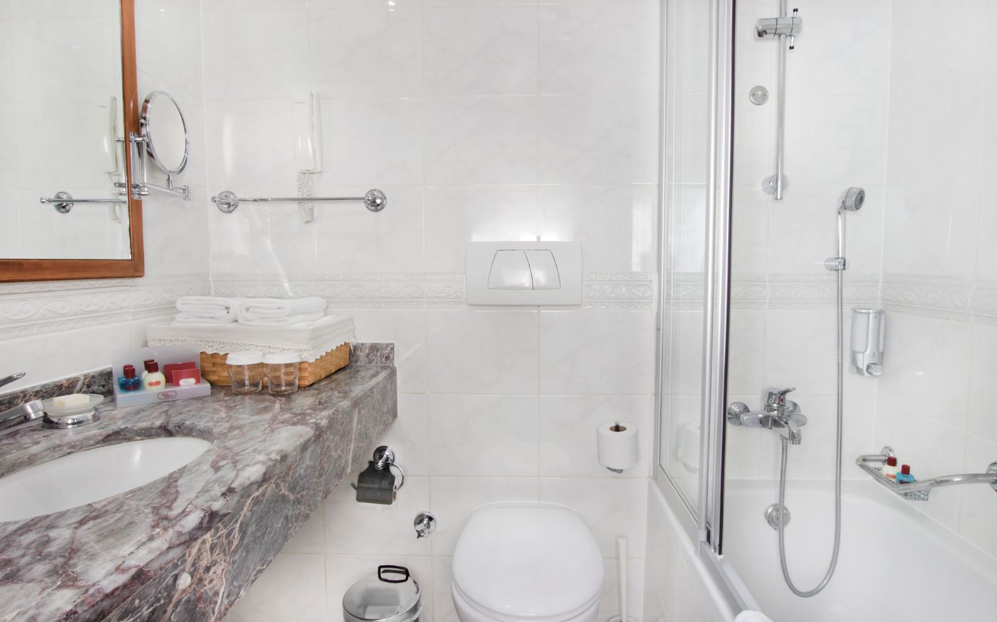 Orient-Express-Hotel-Room-25