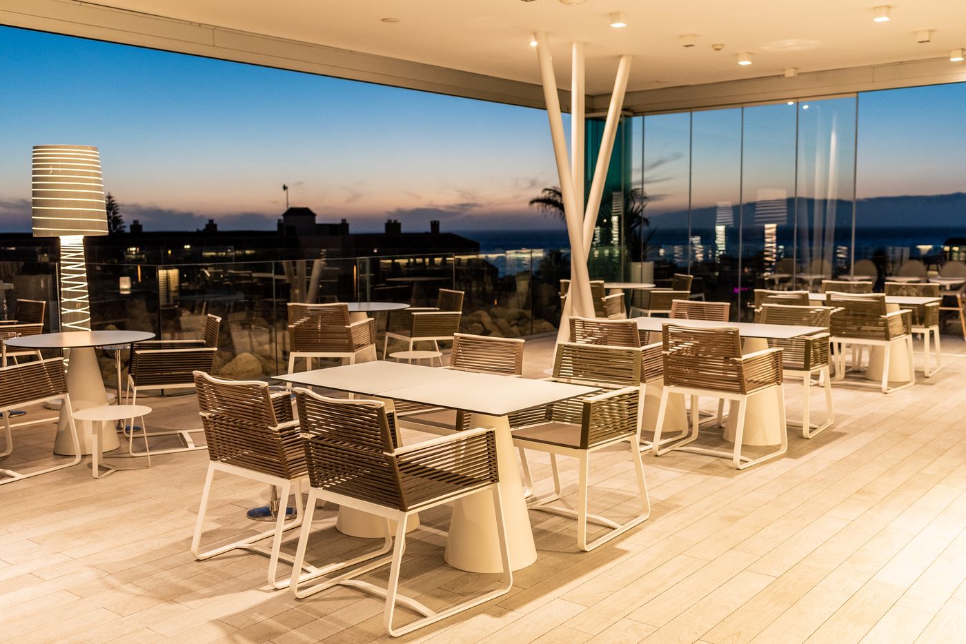 Royal-Hideaway-Corales-Suites--part-of-Barcel---Hotel-Group-Bar-15