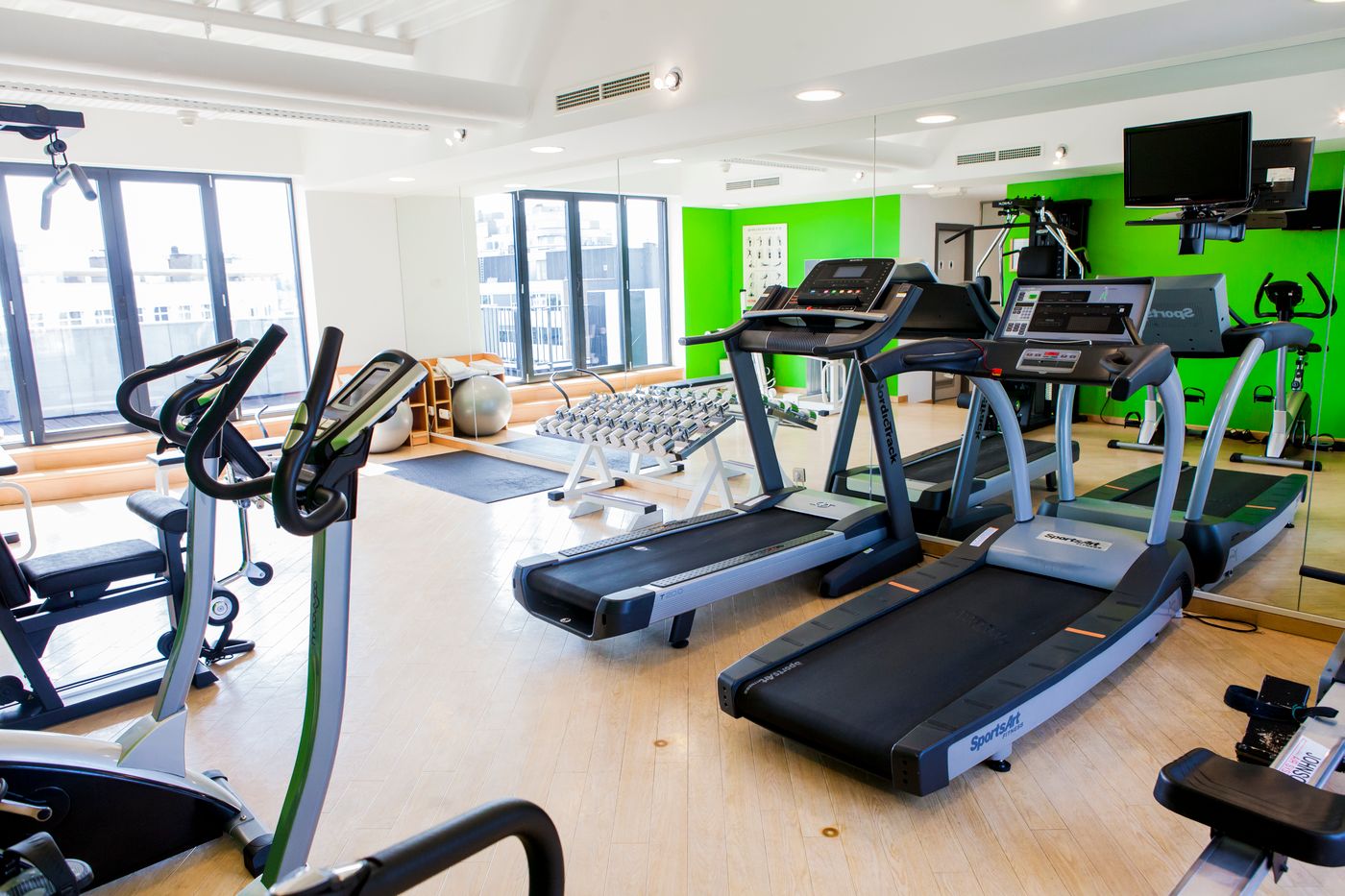 Le-Chatelain-Hotel-Sports-and-Entertainment-28