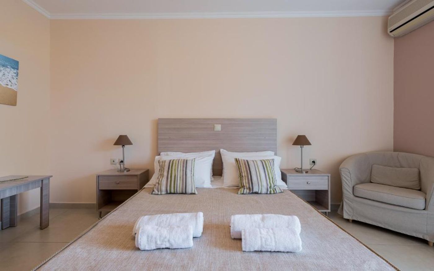 Varres-Hotel-Room-16