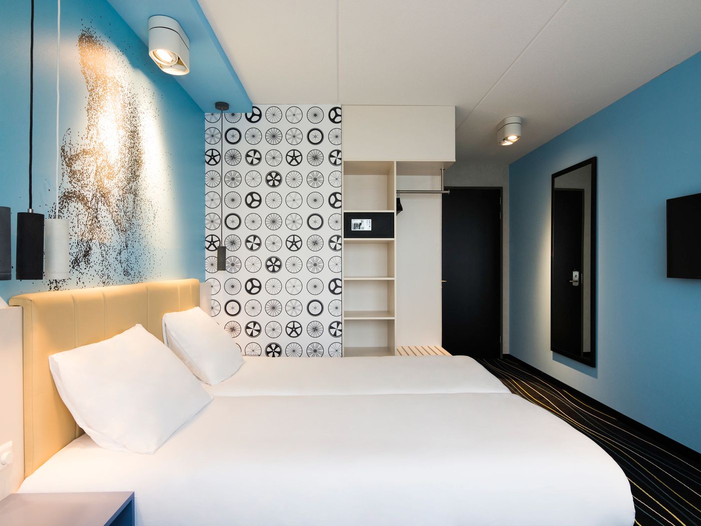 ibis-Styles-Haarlem-City-Room-5