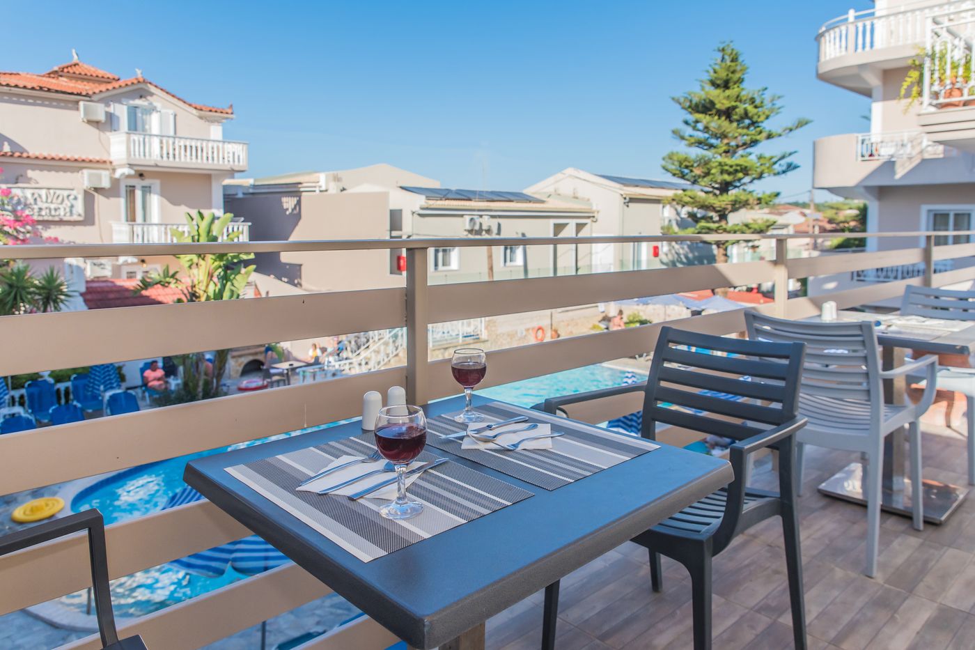 Planos Beach Aparthotel