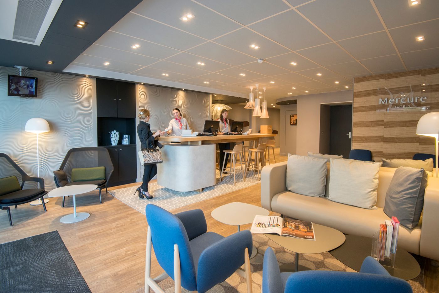 Mercure-Nice-Promenade-des-Anglais-Lobby-36