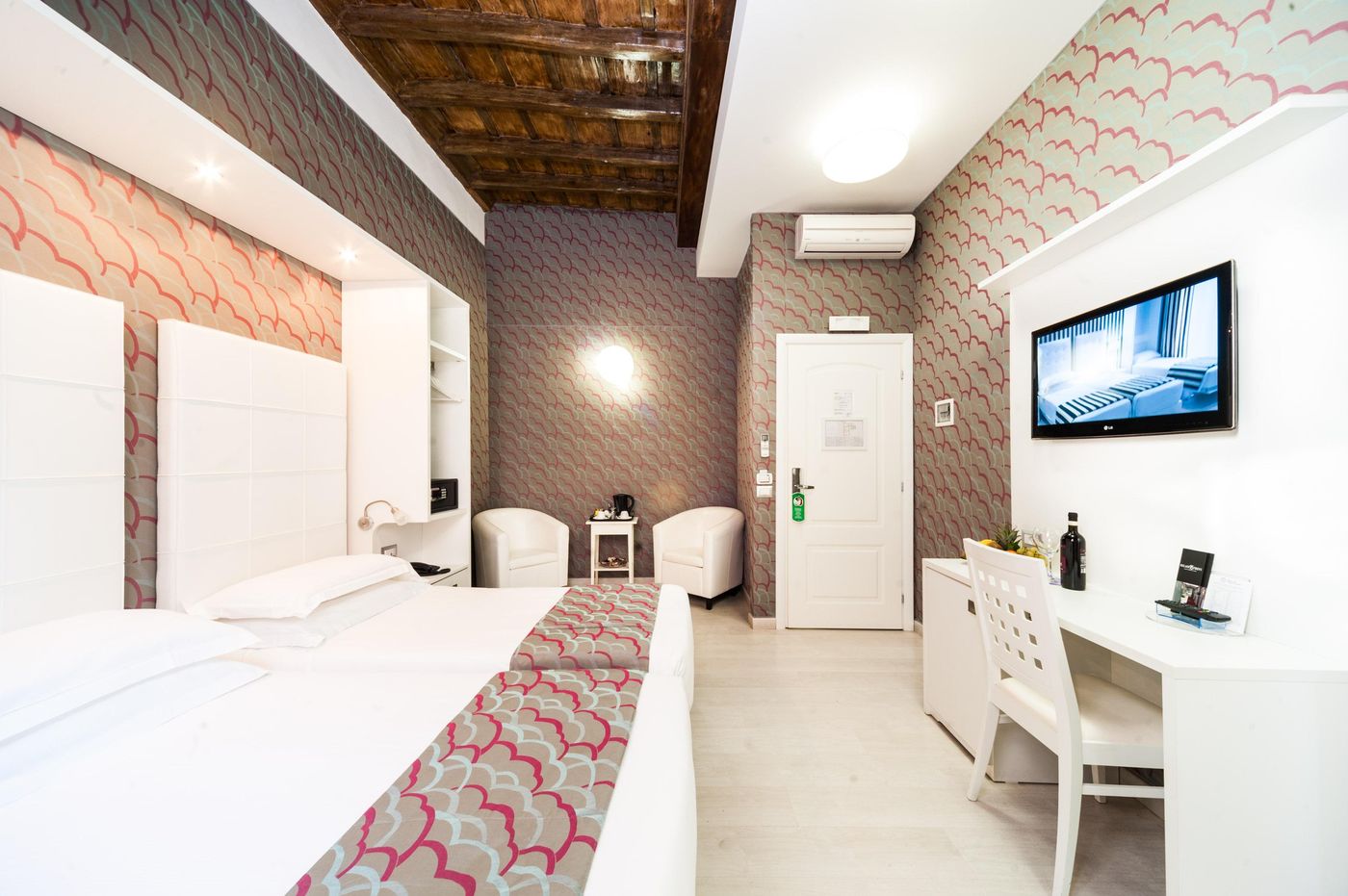 Relais-Trevi-95-Boutique-Hotel-Room-13