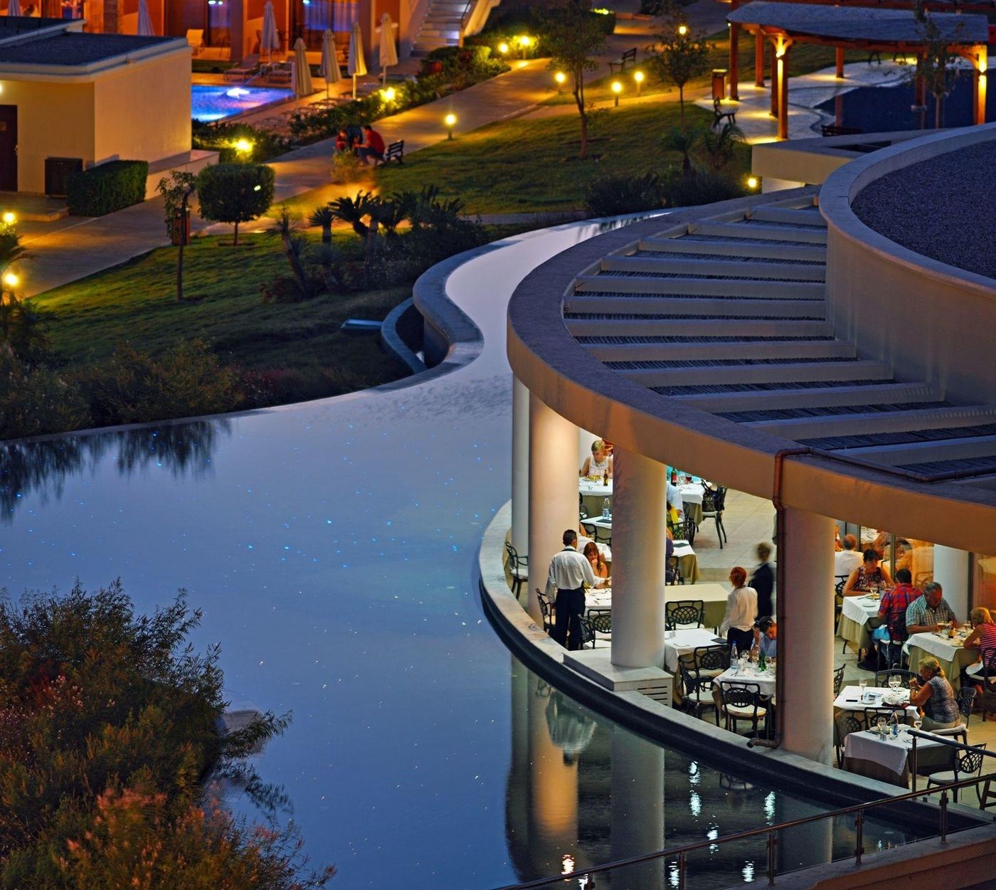 La-Marquise-Luxury-Resort-Complex-Restaurant-15